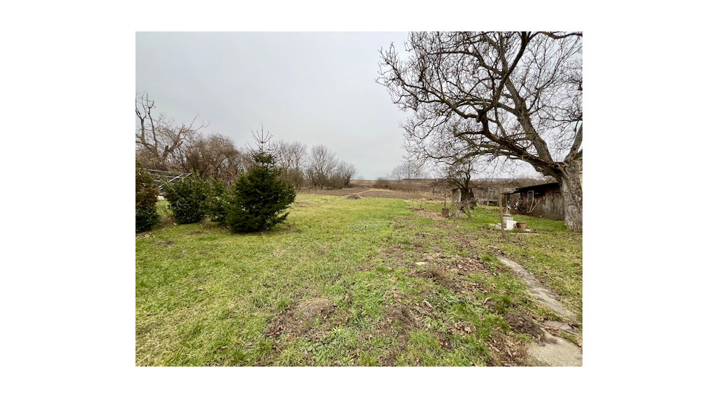 Stavebný pozemok Veľký Cetín, 535m2, voda, studňa, plyn,