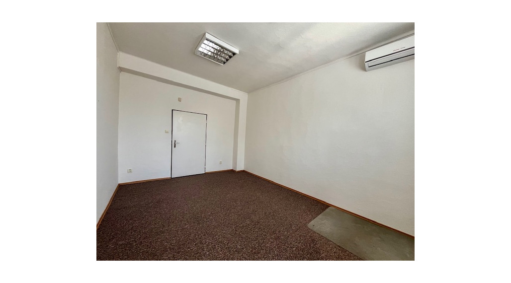 Kancelária Mlynárce, parkovanie v cene prenájmu, 17,5 m2