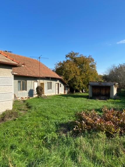 Atraktívny pozemok 2435m2, 3 prístupové cesty IS v Klasove.