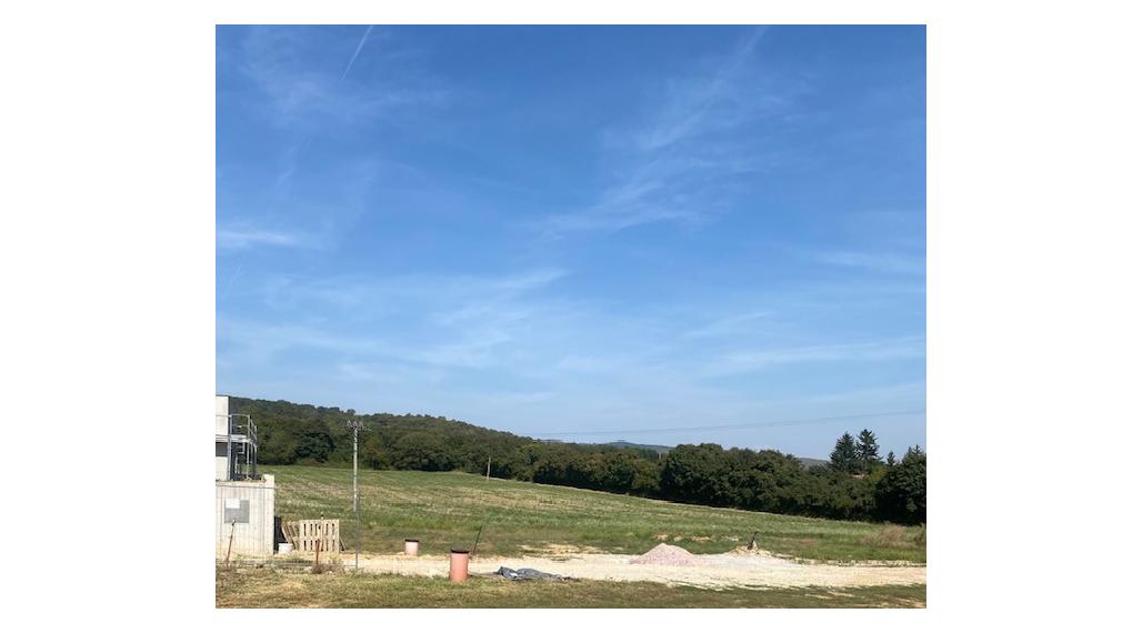 Stavebný pozemok v Kolíňanoch, komplet IS na pozemku 634 m2