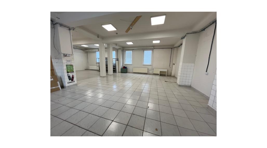 Skladový/obchodný priestor s kanceláriou, 120m2, prízemie