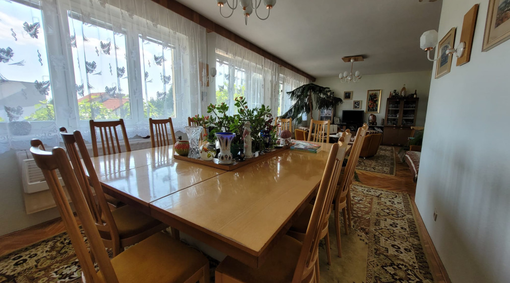 6-izb.RD, Nitra-Zobor, 980 m2 pozemok, garáž