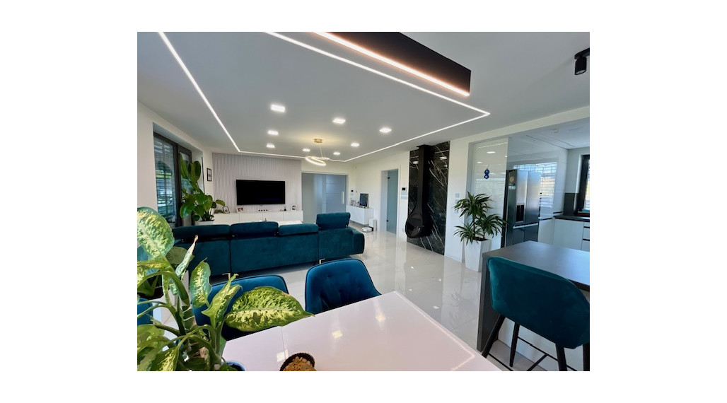 Luxusný rodinný dom, 4 izby, bazén, klimatizácia, 2-garáž