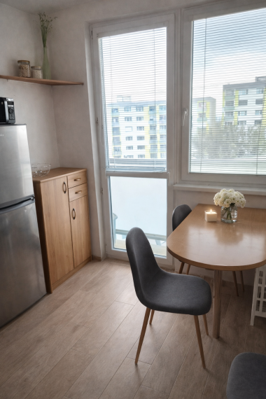 1-izbový byt s lodžiou priamo z kuchyni