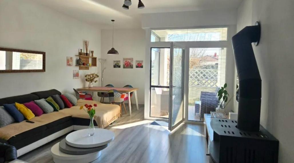 Moderne zariadený 3-izb. rodinný dom s terasou Ivanka pri NR