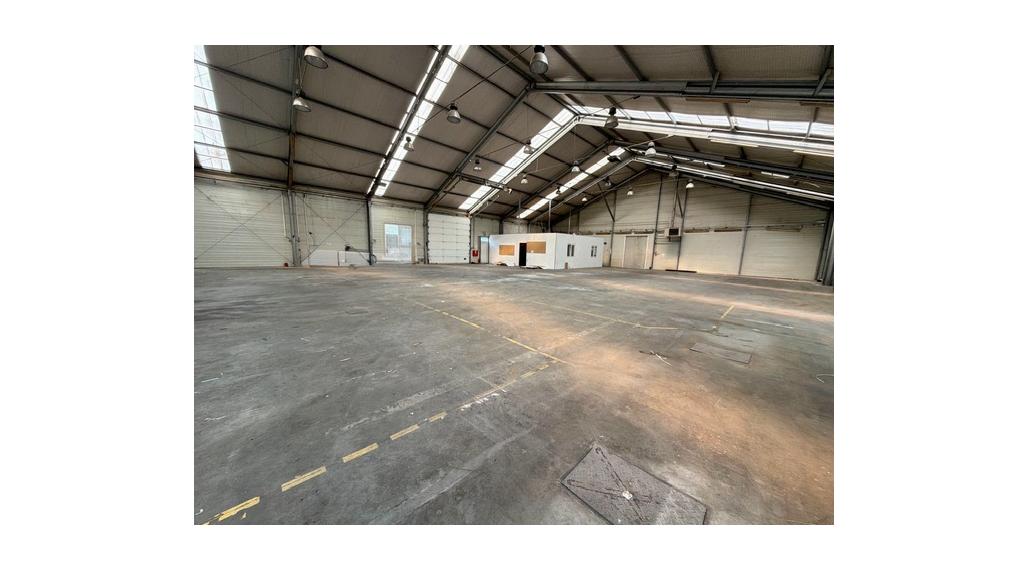Prenájom haly 700 m² s rampou Nitra – Krškany