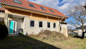 Pozemok s rozostavaným domom so stavebným povolením - 411 m² - fotografia 5