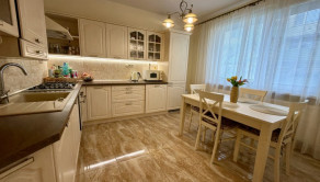 Priestranný 4-izbový byt s balkónom a komorou ul. Mikovíniho - fotografia 8