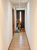 Priestranný RD s charakterom, terasou a veľkorysým zázemím - fotografia 18