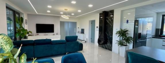 Luxusný rodinný dom, 4 izby, bazén, klimatizácia, 2-garáž