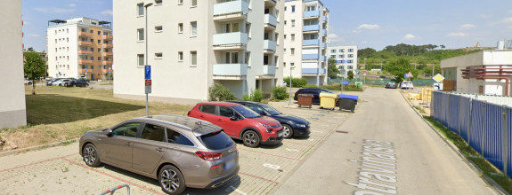 Vonkajšie parkovacie miesto, Čermáň, Dúhové bývanie