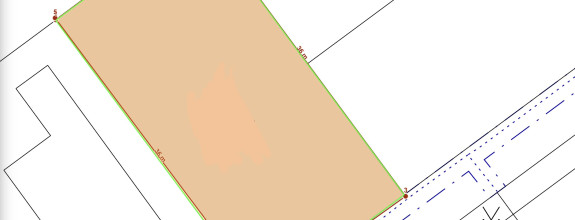 Stavebný pozemok Beladice, IS na pozemku, voda priamo pred