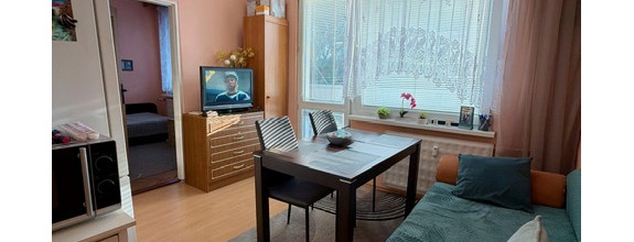 Svetlý 1-izbový byt s veľkým balkónom - Chrenová