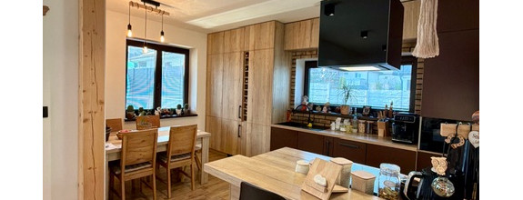 Zariadený 3-izbový bungalov s terasou a moderným dizajnom