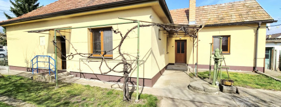 Rodinný dom na predaj s 33 árovým pozemkom