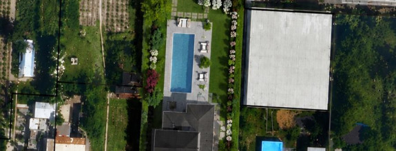 STAVEBNÝ POZEMOK - 1400 m², všetky IS na pozemku