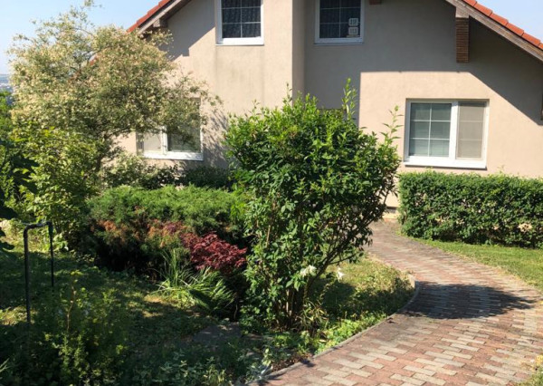 Veľmi príjemný, zariadený 3 izbový rodinný dom na Zobore