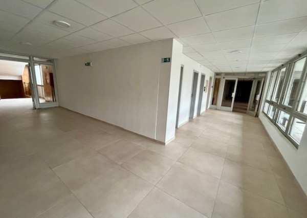 Skladový priestor, 288 m2 v absolútnom centre mesta Nitry, prístup 24/7, vstup z parkoviska, prízemie.