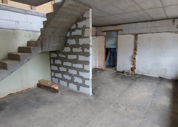 Rozostavaný rodinný dom Kolíňany, 3 izby, 411 m2 pozemok