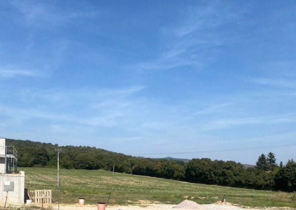 Stavebný pozemok v Kolíňanoch, komplet IS na pozemku 634 m2