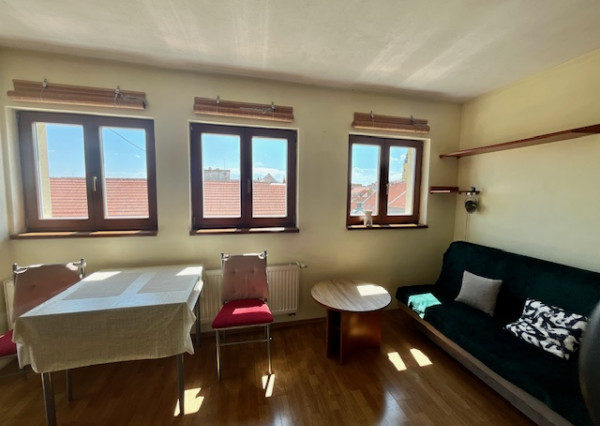 2-izb.byt s terasou 30 m2, pešia zóna, vrchné poschodie