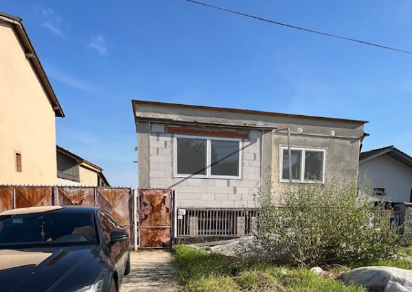 Rodinný dom Branč,  blízkosť MHD, všetky IS, studňa