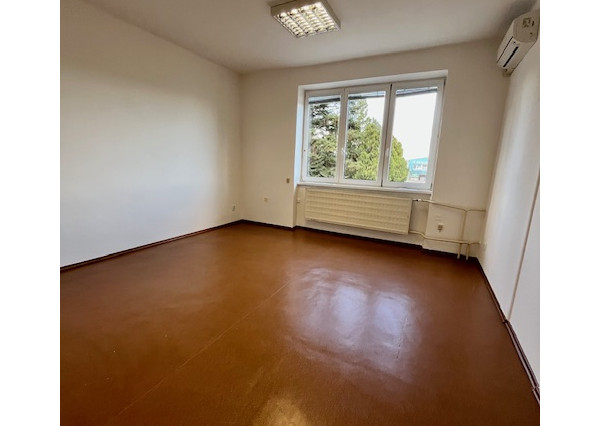 Kancelária Mlynárce, parkovanie v cene, 22 m2, klimatizácia