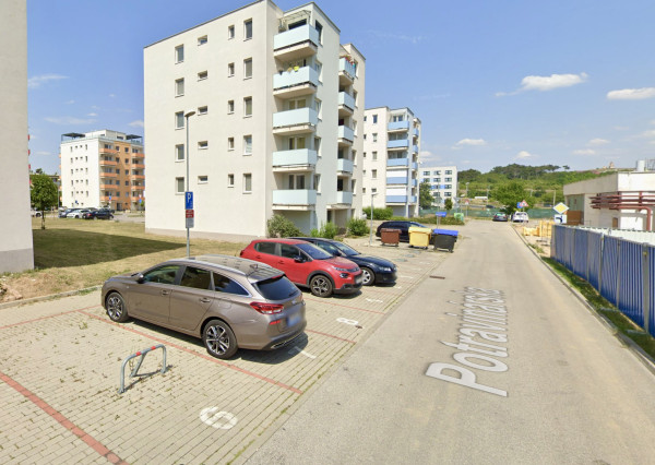 Parkovacie miesto Dúhové bývanie, Potravinárska ulica