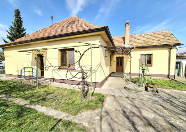 Rodinný dom na predaj s 33 árovým pozemkom