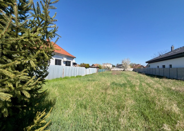 Stavebný pozemok 917 m² - Branč
