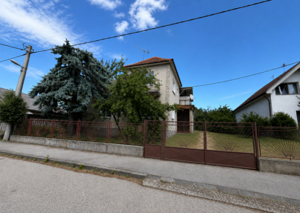 RD CHRENOVÁ s pozemkom 1 116 m², pôvodný stav
