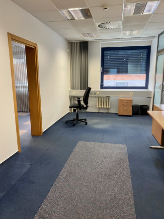 Centrum mesta, parkovanie, klimatizácia, od 30 do 120m2 - fotografia 16