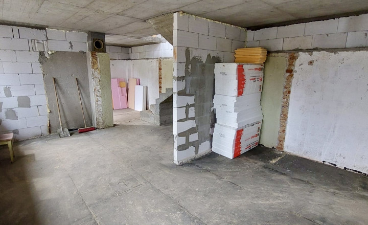 Pozemok s rozostavaným domom so stavebným povolením - 411 m² - fotografia 11