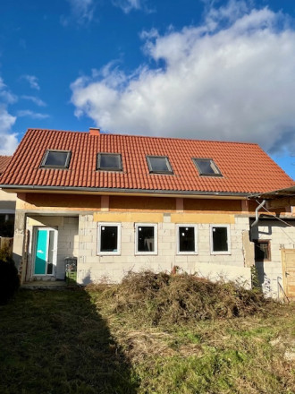 Pozemok s rozostavaným domom so stavebným povolením - 411 m² - fotografia 4