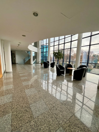 Centrum mesta, parkovanie, klimatizácia, od 30 do 120m2 - fotografia 14