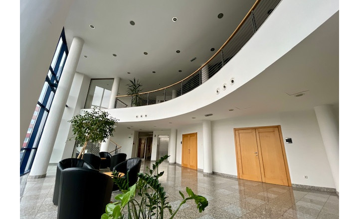 Centrum mesta, parkovanie, klimatizácia, od 30 do 120m2 - fotografia 10