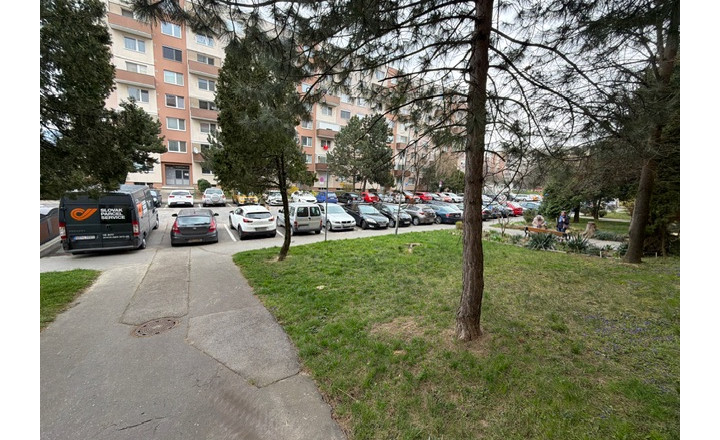 VEĽKÝ 3 izb.byt Alexyho ulica, VYPRATANÝ, balkón, pivnica - fotografia 31