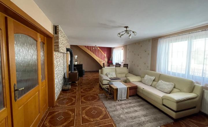 Priestranný RD s terasou v skvelej lokalite Rišňovce - fotografia 27