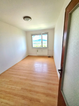 3izb. byt 78 m², samostané izb, lodžia z kuchyne, Zvolenská - fotografia 32