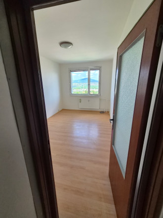 3izb. byt 78 m², samostané izb, lodžia z kuchyne, Zvolenská - fotografia 34