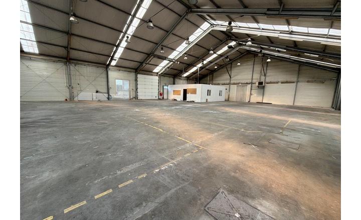 Prenájom haly 700 m² s rampou Nitra – Cabaj