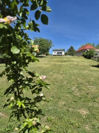 Slnečný pozemok, 14 árov, IS pred pozemkom, studňa - fotografia 4