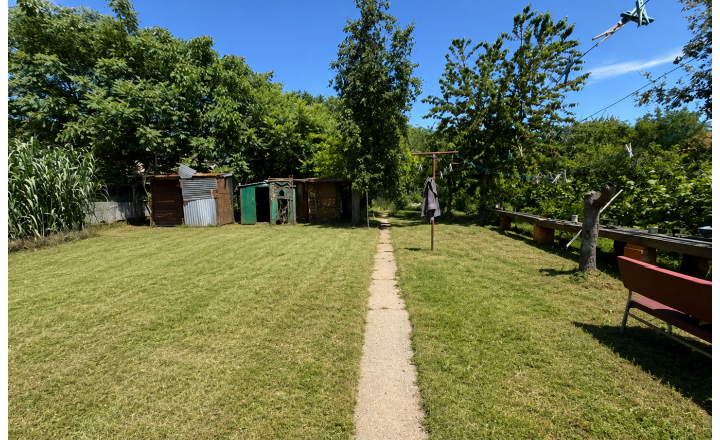 RD CHRENOVÁ s pozemkom 1 116 m², pôvodný stav - fotografia 1