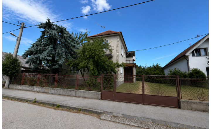 RD CHRENOVÁ s pozemkom 1 116 m², pôvodný stav
