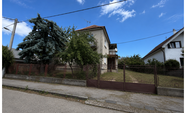 RD CHRENOVÁ s pozemkom 1 116 m², pôvodný stav - fotografia 7