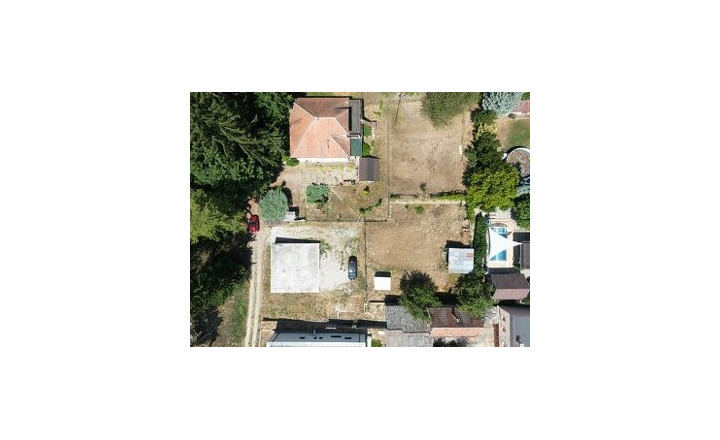 Stavebný pozemok 1 093 m², všetky siete pred pozemkom - fotografia 1