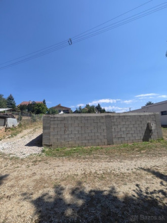 Stavebný pozemok 1 093 m², všetky siete pred pozemkom - fotografia 6