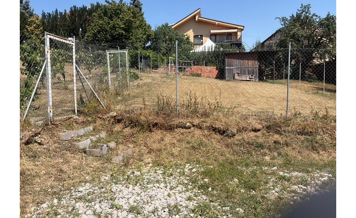 Stavebný pozemok 1 093 m², všetky siete pred pozemkom - fotografia 11