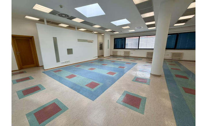 Centrum mesta, parkovanie, klimatizácia, od 30 do 120m2 - fotografia 6