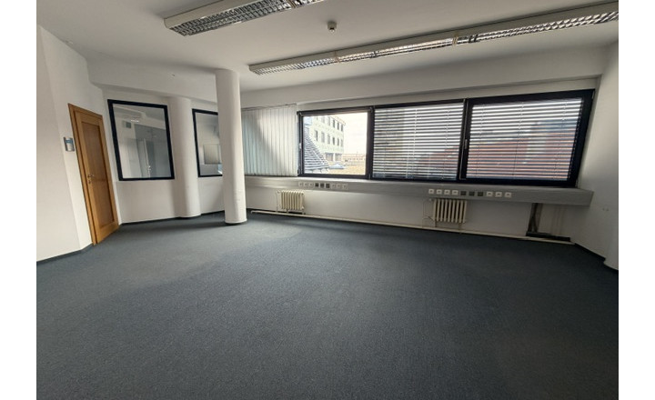 Hľadáme do kancelárskych priestorov v centre mesta notára. - fotografia 6